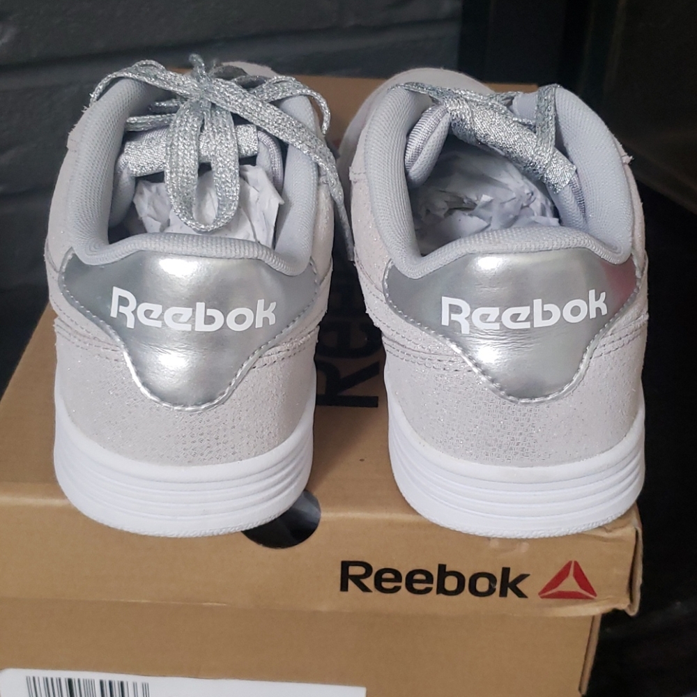 BNIB Reebok Tennis Shoes - Picture 4 of 7